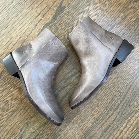 NEW FRYE River Inside Zip Bootie in Graphite - Picture 2 of 15